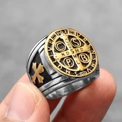 Anillo de San Benito — diseño Oro Antiguo
