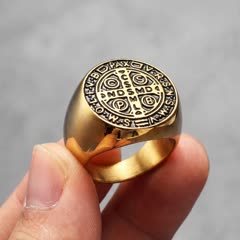 Anillo de San Benito — diseño Oro Clásico